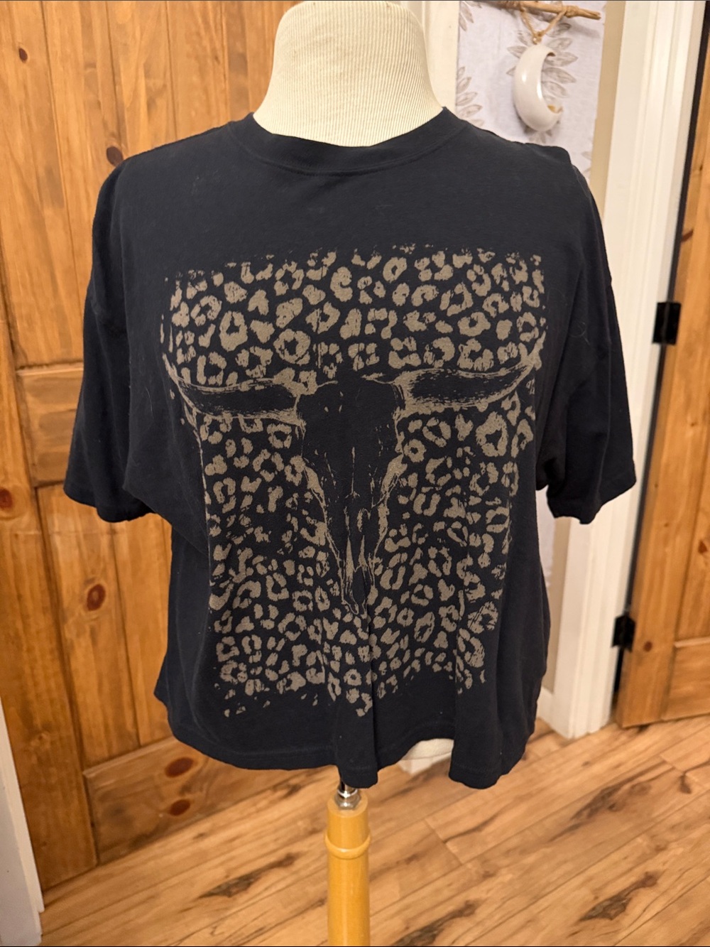 Black Short-Sleeve Graphic Tee with Steer Skull and Leopard Motif